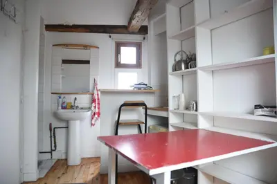Cuisine ou kitchenette dans l'établissement Studio with a view of the Eiffel Tower top