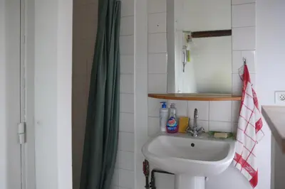 Salle de bains dans l'établissement Studio with a view of the Eiffel Tower top