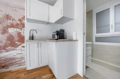 Cuisine ou kitchenette dans l'établissement Studio near Paris - 25 minutes from Eiffel Tower