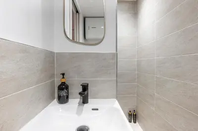 Salle de bains dans l'établissement Studio near Paris - 25 minutes from Eiffel Tower