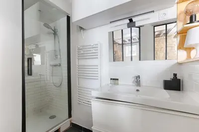 Salle de bains dans l'établissement Parisian Atypic Apartment close to place Bastille