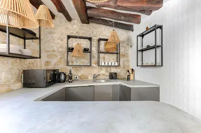 Cuisine ou kitchenette dans l'établissement Parisian Atypic Apartment close to place Bastille