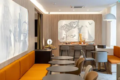 Coin salon dans l'établissement Dantan Hôtel
