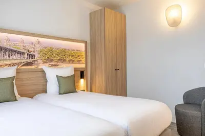 Un ou plusieurs lits dans un hébergement de l'établissement Dantan Hôtel