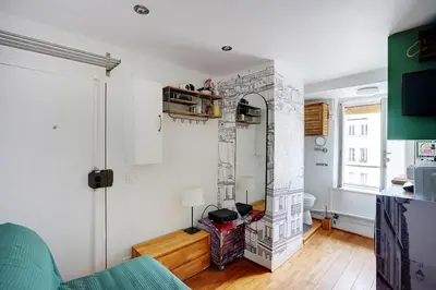 Télévision ou salle de divertissement dans l'établissement Cute boudoir studio - heart of Bastille
