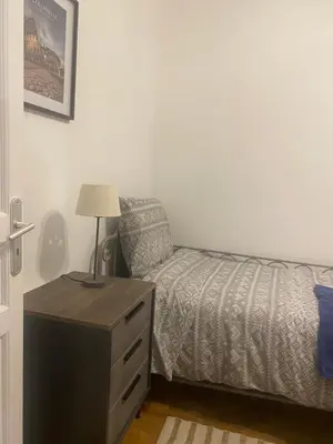 Un ou plusieurs lits dans un hébergement de l'établissement Chambre privée design, 8 min du Parc des Prince et de Roland Garros et à 4 min du métro 9