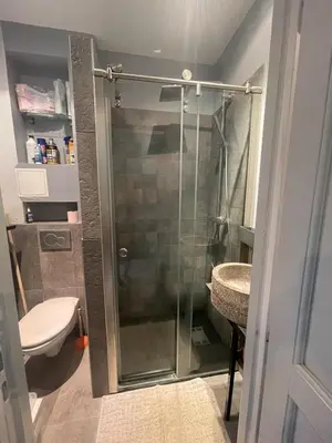 Salle de bains dans l'établissement Beautiful 2-room apartment in Paris's Batignolles district