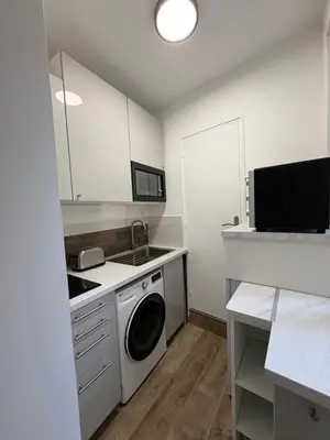 Cuisine ou kitchenette dans l'établissement Appartement chic et moderne au cœur du mythique Marché des Antiquités