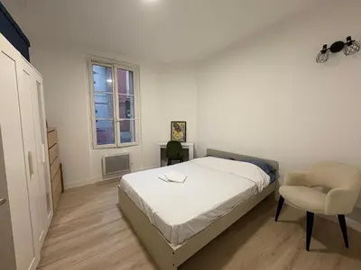 Un ou plusieurs lits dans un hébergement de l'établissement Appartement chic et moderne au cœur du mythique Marché des Antiquités