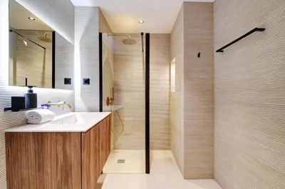 Salle de bains dans l'établissement Modern souplex a c 2BR 6P– Near the Louvre Museum