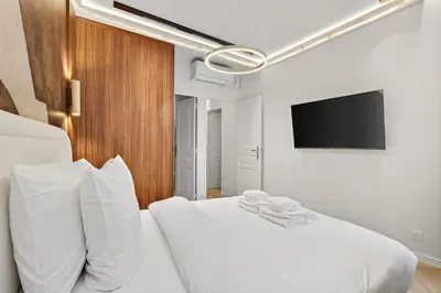 Télévision ou salle de divertissement dans l'établissement New suite 6 people - Saint Germain Notre-Dame#AC