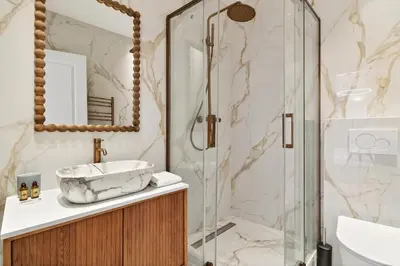 Salle de bains dans l'établissement New suite 6 people - Saint Germain Notre-Dame#AC