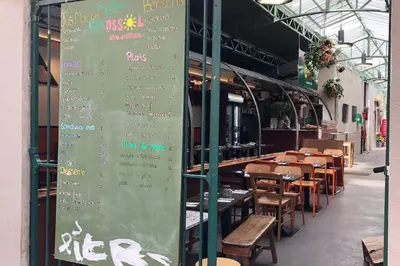 Restaurant ou autre lieu de restauration dans l'établissement Splendid Marais 2BDR