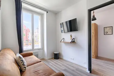 Télévision ou salle de divertissement dans l'établissement Appartement proche de Porte d'orléans