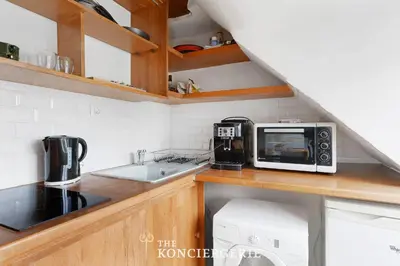 Cuisine ou kitchenette dans l'établissement Studio raffine pres de Saint-Sulpice