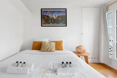 Un ou plusieurs lits dans un hébergement de l'établissement Studio raffine pres de Saint-Sulpice