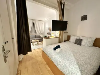 Un ou plusieurs lits dans un hébergement de l'établissement Celine 30 Bright haven between Champs Élysée and Trocadéro