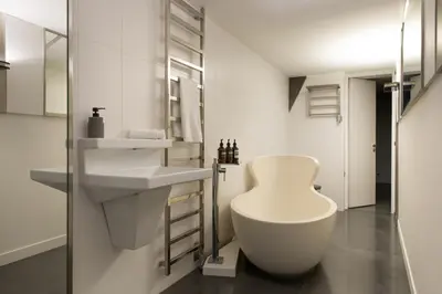 Salle de bains dans l'établissement HIGHSTAY - Luxury Serviced Apartments - Saint-Germain I