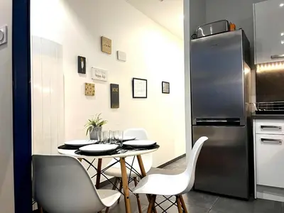 Cuisine ou kitchenette dans l'établissement Les Âmes Heureuses-Père Lachaise-Wifi by La Clé des Expos in Paris