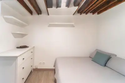 Un ou plusieurs lits dans un hébergement de l'établissement Magnifique studio au cœur du Marais