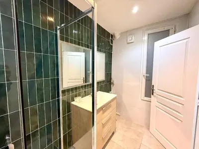Salle de bains dans l'établissement Appartement cosy fond de cour