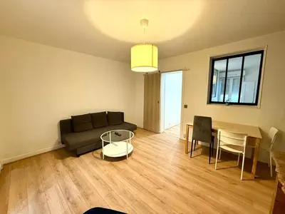 Coin salon dans l'établissement Appartement cosy fond de cour