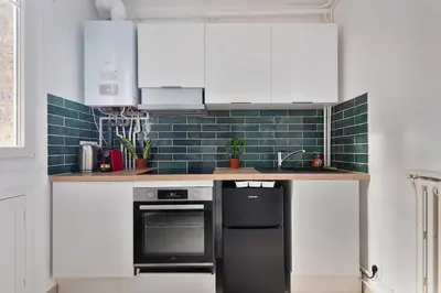 Cuisine ou kitchenette dans l'établissement Elegant 3-room apartment near Foch Hospital & La Défense Paris