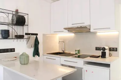 Cuisine ou kitchenette dans l'établissement Stay in 2 at the heart of Paris near the Pantheon