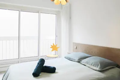 Un ou plusieurs lits dans un hébergement de l'établissement Stay in 2 at the heart of Paris near the Pantheon