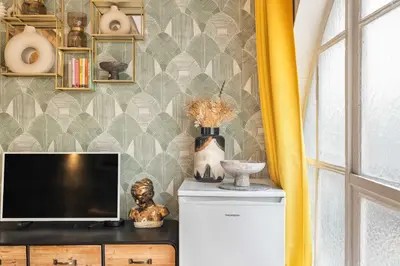 Télévision ou salle de divertissement dans l'établissement Historical apartment in the heart of Paris -7