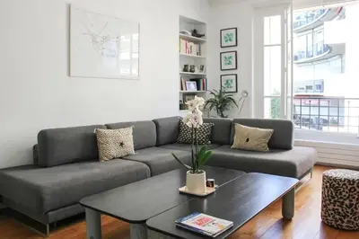 Coin salon dans l'établissement Beautiful apartment near Luxembourg Gardens