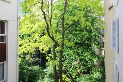 Jardin de l'établissement Beautiful apartment near Luxembourg Gardens