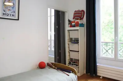 Un ou plusieurs lits dans un hébergement de l'établissement Beautiful apartment near Luxembourg Gardens