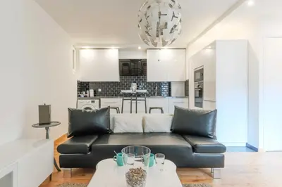 Cuisine ou kitchenette dans l'établissement Comfortable Apartment - 1BR 2P - Arts et Métiers