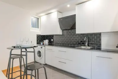 Cuisine ou kitchenette dans l'établissement Comfortable Apartment - 1BR 2P - Arts et Métiers