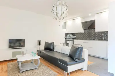 Télévision ou salle de divertissement dans l'établissement Comfortable Apartment - 1BR 2P - Arts et Métiers