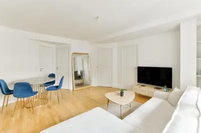 Télévision ou salle de divertissement dans l'établissement Malakoff au coeur de Paris pour 6