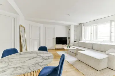 Télévision ou salle de divertissement dans l'établissement Malakoff au coeur de Paris pour 6