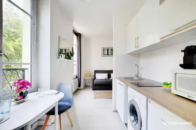 Cuisine ou kitchenette dans l'établissement Amazing Studio in the heart of the Marais