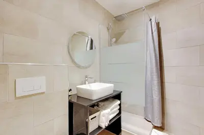 Salle de bains dans l'établissement Modern apartment - 1BR 4P - Le Marais