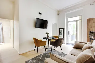 Télévision ou salle de divertissement dans l'établissement Modern apartment - 1BR 4P - Le Marais