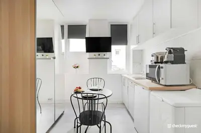 Cuisine ou kitchenette dans l'établissement Amazing Studio in the heart of the Marais