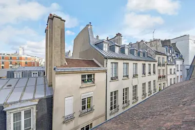 Vue générale sur Paris ou vue de la ville depuis l'appartement