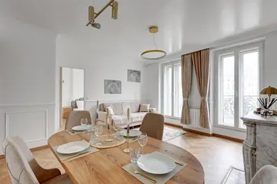 Coin salon dans l'établissement High end Parisian 3 room apartment 10th arrondissement