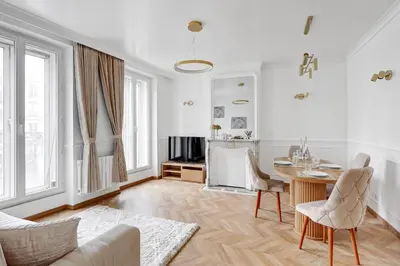 Coin salon dans l'établissement High end Parisian 3 room apartment 10th arrondissement