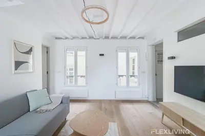 Télévision ou salle de divertissement dans l'établissement Spacious and charming one-bedroom apartment in the 3rd district