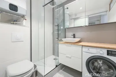 Salle de bains dans l'établissement Spacious and charming one-bedroom apartment in the 3rd district