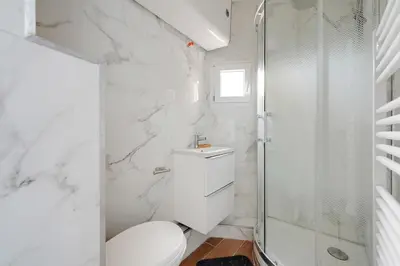 Salle de bains dans l'établissement Apartment Suite 14 aux Portes de Paris