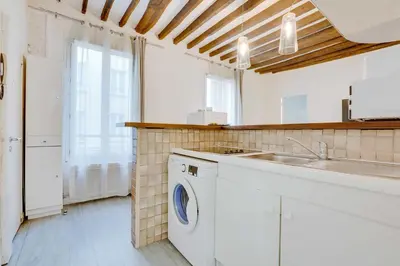 Cuisine ou kitchenette dans l'établissement Charming apartment-1BR - 4P- Canal Saint-Martin