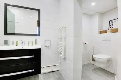 Salle de bains dans l'établissement Charming apartment-1BR - 4P- Canal Saint-Martin